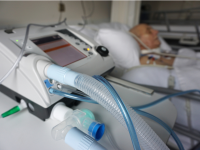 Beatmungmaschine mit beatmete Patienten